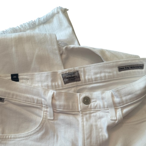 Citizens of Humanity Drew Fray High-Rise Cropped Flare White Jeans - Picture 3 of 10